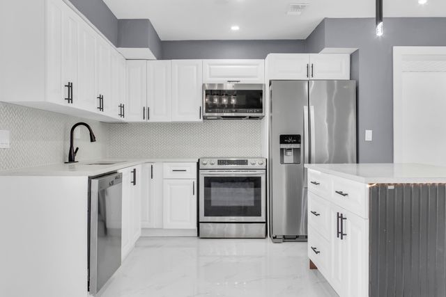 915 SW 3RD Street, Boynton Beach, FL 33435