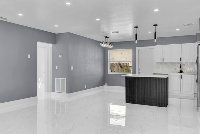 915 SW 3RD Street, Boynton Beach, FL 33435