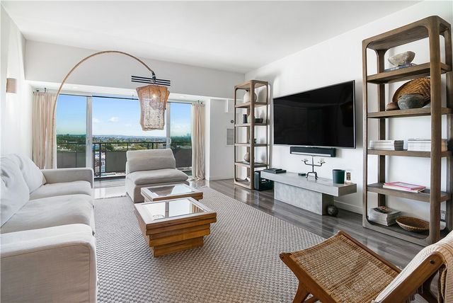 1155 N La Cienega Boulevard 711, West Hollywood, CA 90069