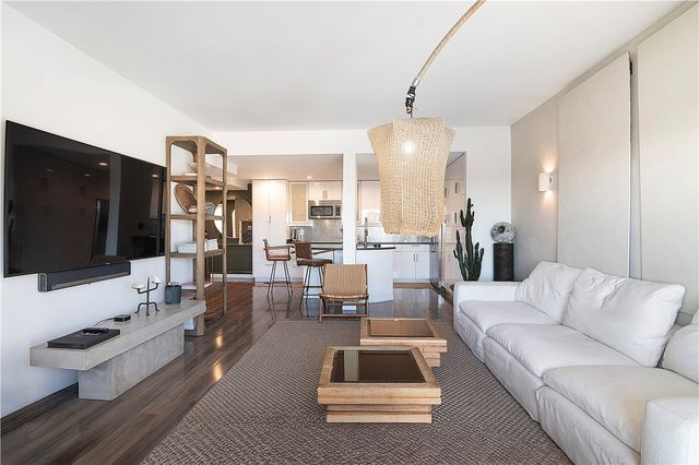 1155 N La Cienega Boulevard 711, West Hollywood, CA 90069
