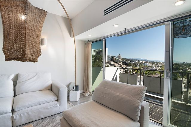 1155 N La Cienega Boulevard 711, West Hollywood, CA 90069