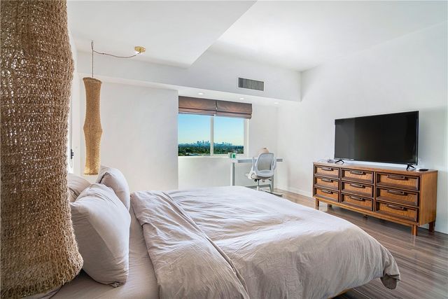 1155 N La Cienega Boulevard 711, West Hollywood, CA 90069