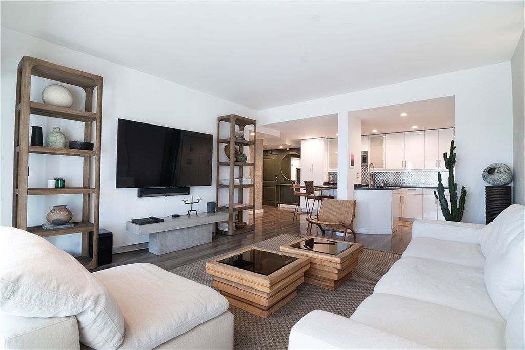 1155 N La Cienega Boulevard 711, West Hollywood, CA 90069