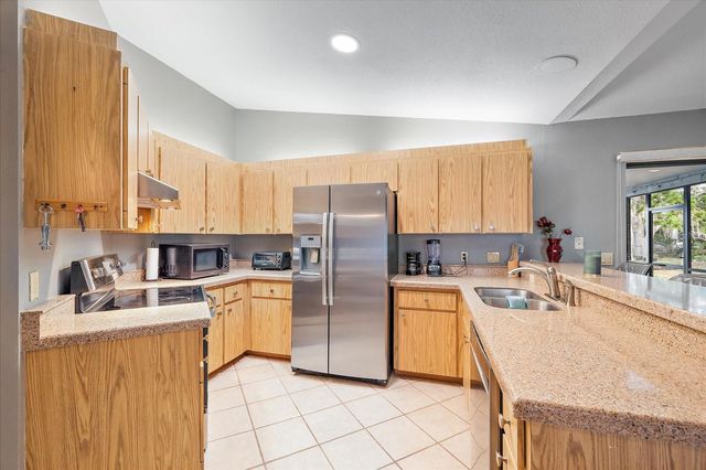 2185 CORK OAK STREET E, Sarasota, FL 34232