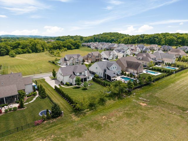 3817 Pulpmill Dr, Thompsons Station, TN 37179