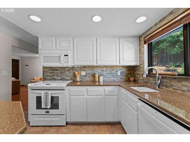 23520 Ne HOLLADAY Pl, Wood Village, OR 97060