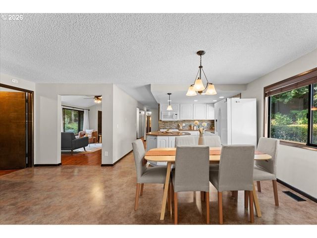 23520 Ne HOLLADAY Pl, Wood Village, OR 97060