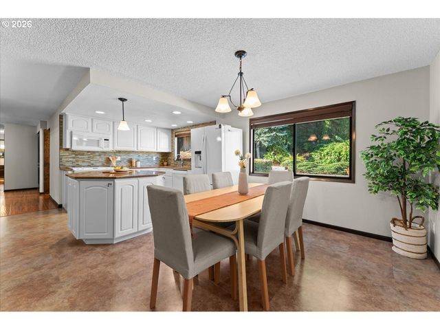 23520 Ne HOLLADAY Pl, Wood Village, OR 97060