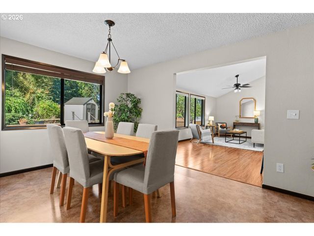 23520 Ne HOLLADAY Pl, Wood Village, OR 97060
