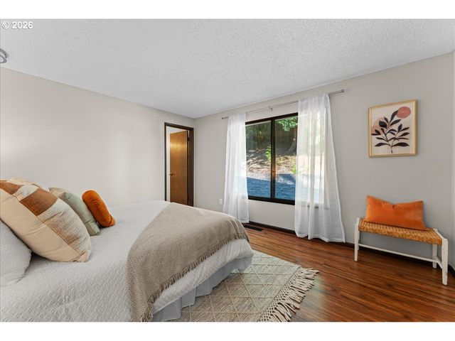 23520 Ne HOLLADAY Pl, Wood Village, OR 97060
