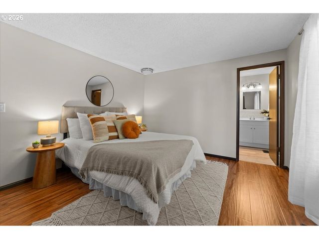 23520 Ne HOLLADAY Pl, Wood Village, OR 97060