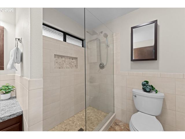 23520 Ne HOLLADAY Pl, Wood Village, OR 97060