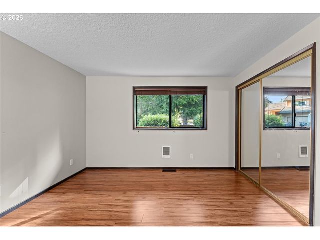 23520 Ne HOLLADAY Pl, Wood Village, OR 97060