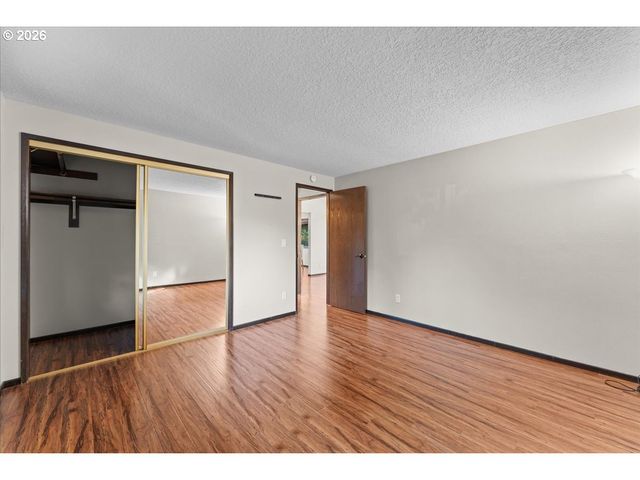 23520 Ne HOLLADAY Pl, Wood Village, OR 97060