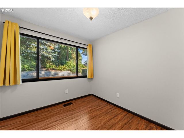 23520 Ne HOLLADAY Pl, Wood Village, OR 97060