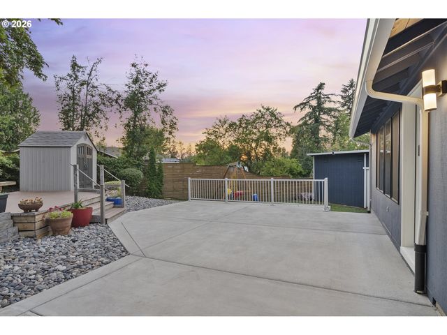 23520 Ne HOLLADAY Pl, Wood Village, OR 97060