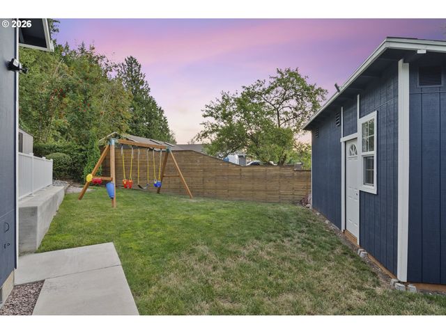 23520 Ne HOLLADAY Pl, Wood Village, OR 97060