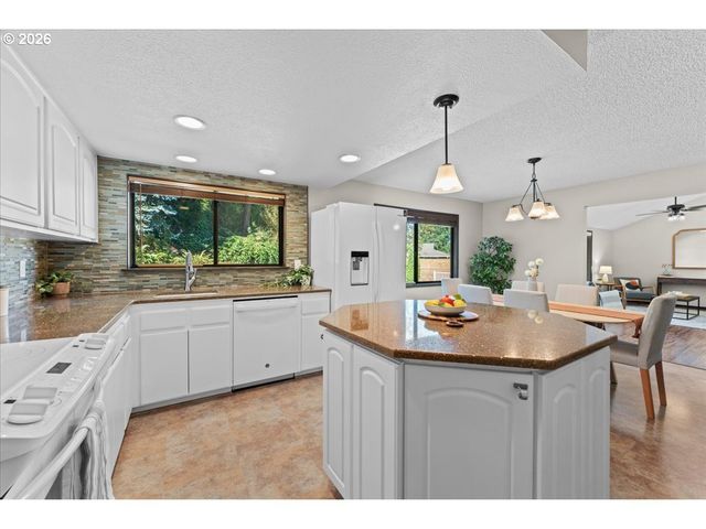 23520 Ne HOLLADAY Pl, Wood Village, OR 97060