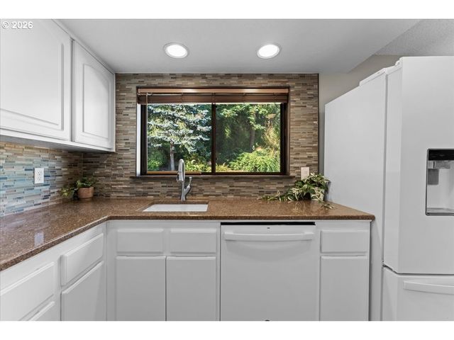23520 Ne HOLLADAY Pl, Wood Village, OR 97060