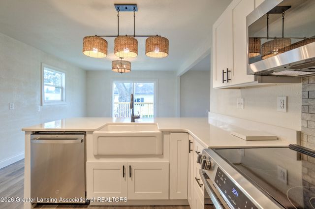 220 Edwards Street, Grand Ledge, MI 48837
