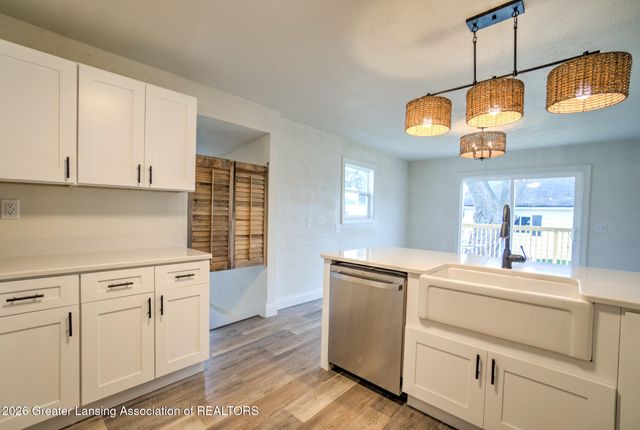 220 Edwards Street, Grand Ledge, MI 48837