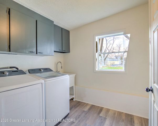 220 Edwards Street, Grand Ledge, MI 48837