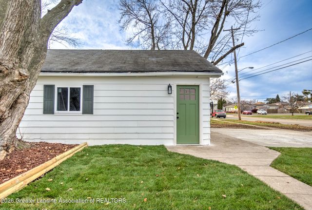 220 Edwards Street, Grand Ledge, MI 48837