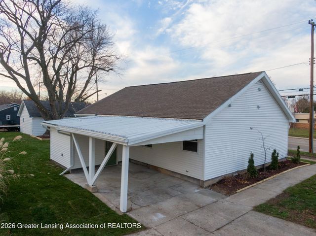 220 Edwards Street, Grand Ledge, MI 48837