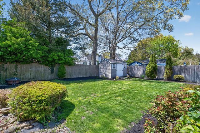 105 N Hamilton Avenue, Lindenhurst, NY 11757