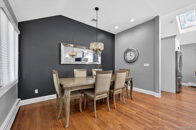 105 N Hamilton Avenue, Lindenhurst, NY 11757