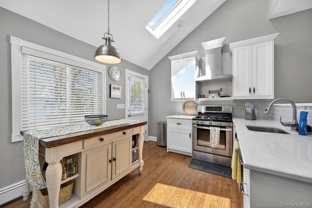 105 N Hamilton Avenue, Lindenhurst, NY 11757