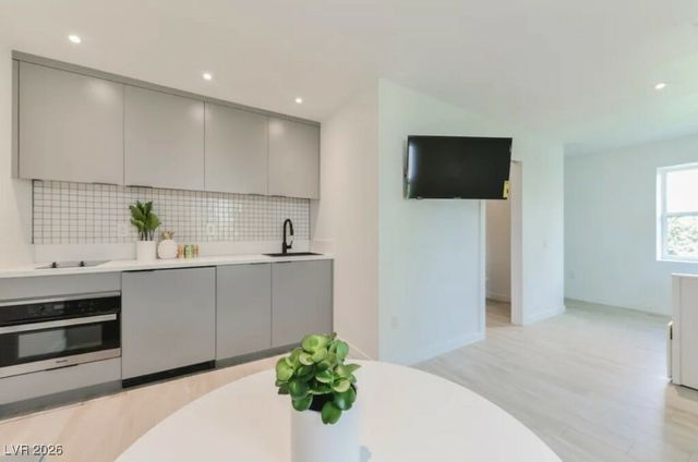 715 South 3rd Street 9, Las Vegas, NV 89101