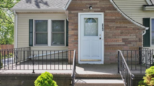 2562 Midland Road, Bay City, MI 48706