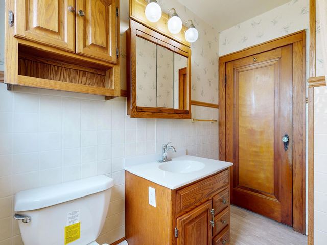 2562 Midland Road, Bay City, MI 48706