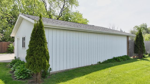 2562 Midland Road, Bay City, MI 48706