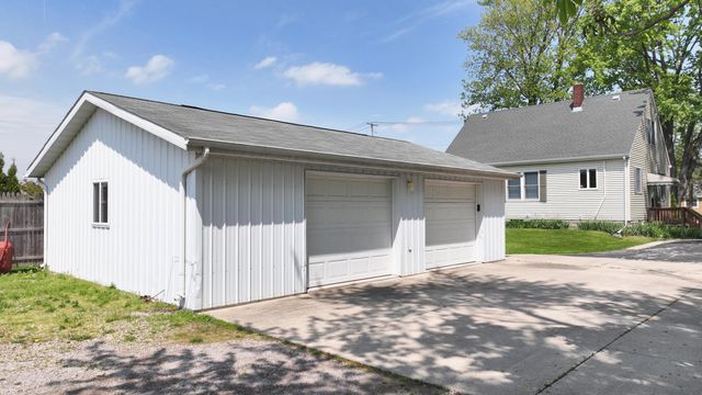 2562 Midland Road, Bay City, MI 48706