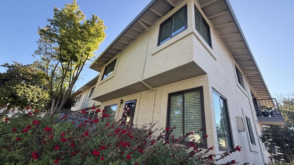 Image 2 of property listing at 112 Kenbrook, San Jose, CA 95111