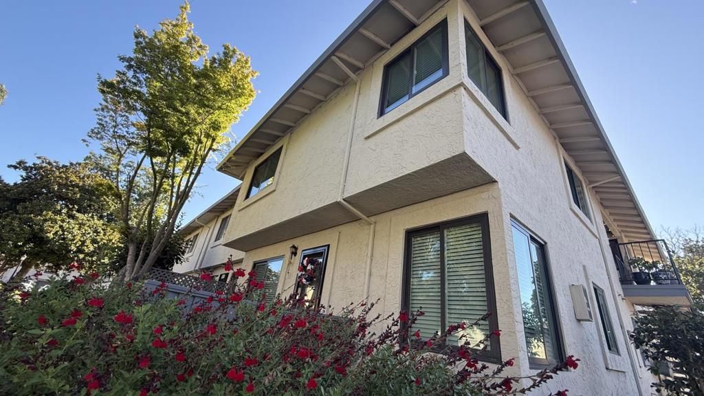 Image 9 of property listing at 112 Kenbrook, San Jose, CA 95111