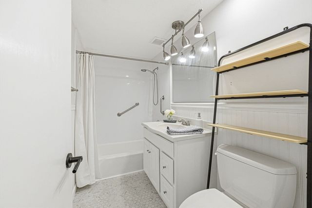 27 Arlington Road 13, Woburn, MA 01801