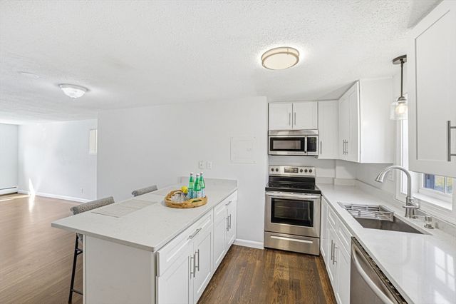 27 Arlington Road 13, Woburn, MA 01801