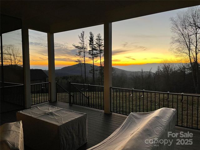 390 Dancing Bear Drive, Hendersonville, NC 28739