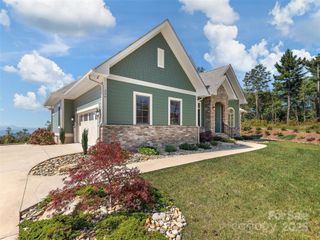390 Dancing Bear Drive, Hendersonville, NC 28739