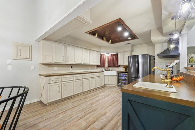 1506 Sahara Drive, Crosby, TX 77532