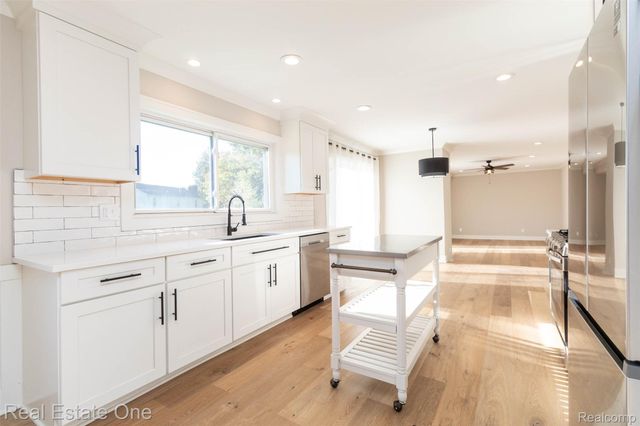 5485 Hammersmith Drive, West Bloomfield Charter Township, MI 48322