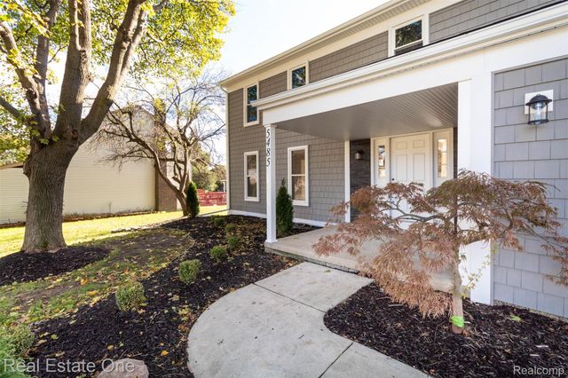 5485 Hammersmith Drive, West Bloomfield Charter Township, MI 48322