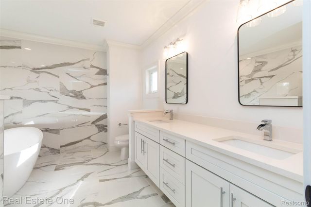 5485 Hammersmith Drive, West Bloomfield Charter Township, MI 48322
