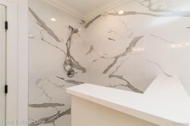 5485 Hammersmith Drive, West Bloomfield Charter Township, MI 48322