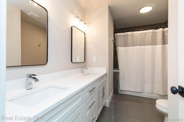 5485 Hammersmith Drive, West Bloomfield Charter Township, MI 48322
