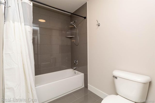 5485 Hammersmith Drive, West Bloomfield Charter Township, MI 48322