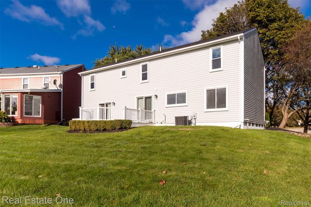5485 Hammersmith Drive, West Bloomfield Charter Township, MI 48322